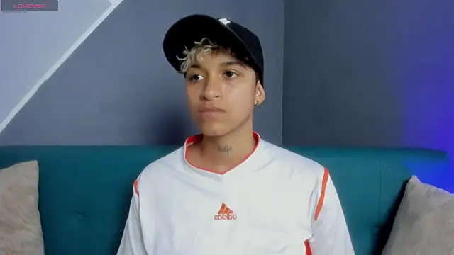 Snapshot of Dominick_jones chatting on 7, 3, 2025 Dominick jones online show from 7, 3, 2025