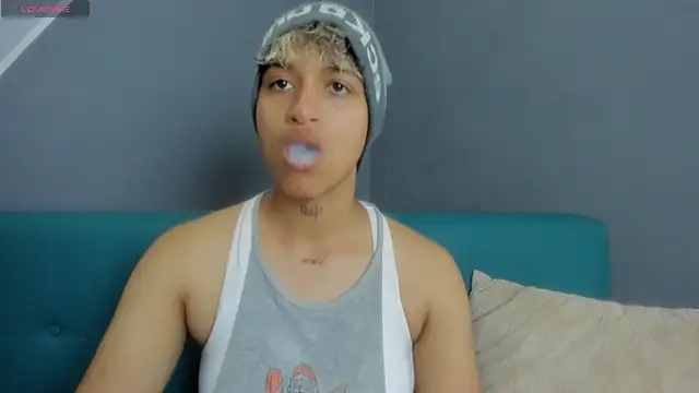 Snapshot of Dominick_jones chatting on 8, 3, 2025 Dominick jones online show from 8, 3, 2025