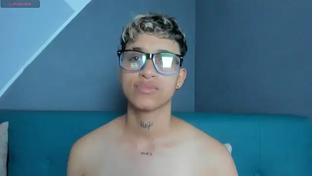 Snapshot of Dominick_jones chatting on 13, 3, 2025 Dominick jones online show from 13, 3, 2025