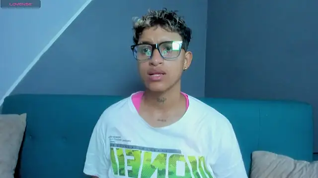 Snapshot of Dominick_jones chatting on 14, 3, 2025 Dominick jones online show from 14, 3, 2025