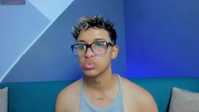 Snapshot of Dominick_jones chatting on 17, 3, 2025 Dominick jones online show from 17, 3, 2025