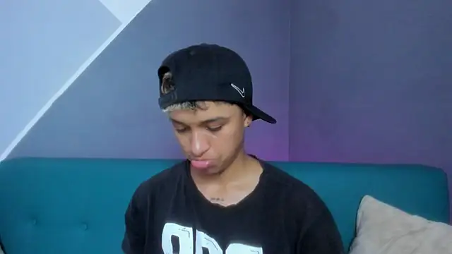 Snapshot of Dominick_jones chatting on 19, 3, 2025 Dominick jones online show from 19, 3, 2025