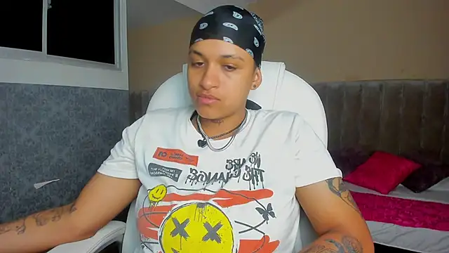 Snapshot of Dominick_jones chatting on 9, 9, 2025 Dominick jones online show from 9, 9, 2025