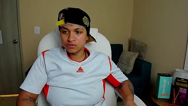 Snapshot of Dominick_jones chatting on 10, 9, 2025 Dominick jones online show from 10, 9, 2025