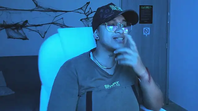 Snapshot of Dominick_jones chatting on 7, 10, 2025 Dominick jones online show from 7, 10, 2025