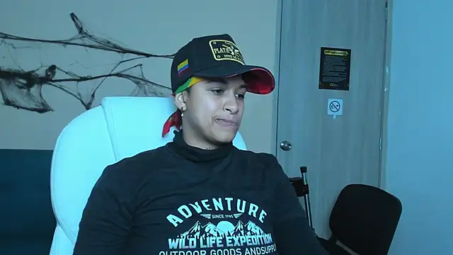 Snapshot of Dominick_jones chatting on 18, 10, 2025 Dominick jones online show from 18, 10, 2025