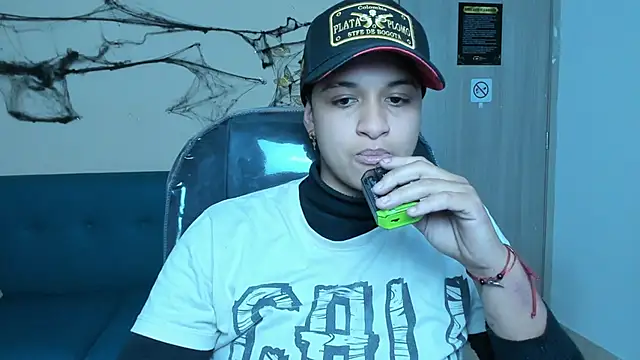 Snapshot of Dominick_jones chatting on 21, 10, 2025 Dominick jones online show from 21, 10, 2025