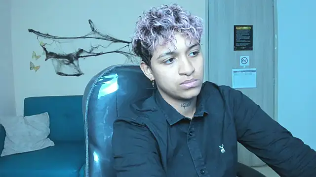 Snapshot of Dominick_jones chatting on 31, 10, 2025 Dominick jones online show from 31, 10, 2025