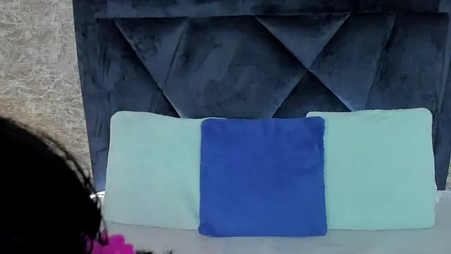 Lily Woodz online show from 27, 9, 2025