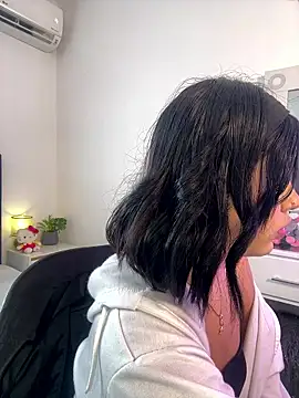 Lily Woodz online show from 12, 1, 2026