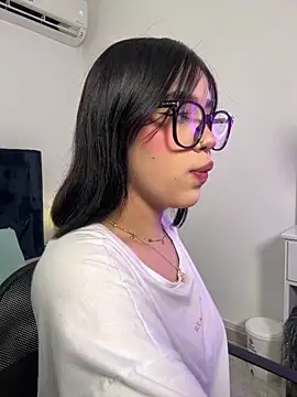 Lily Woodz online show from 9, 2, 2026