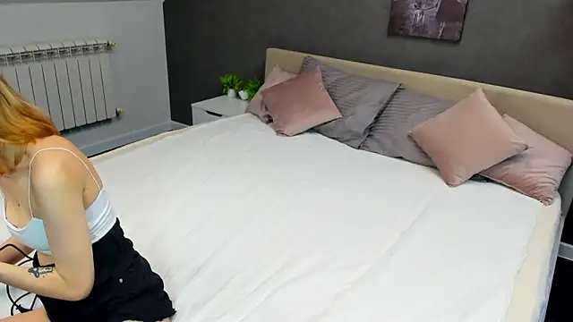 Mollly Rouge online show from 20, 2, 2025