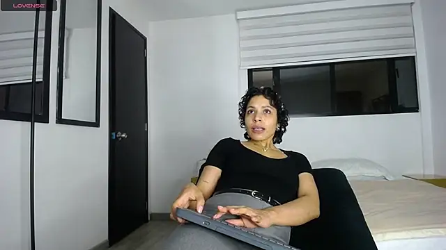 AbrilSonne online show from 18, 9, 2025