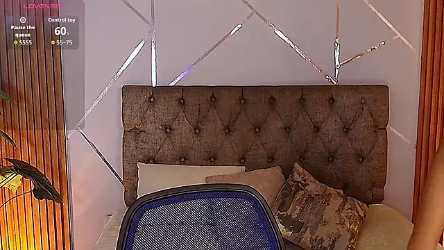 charlottee white online show from 12, 3, 2026