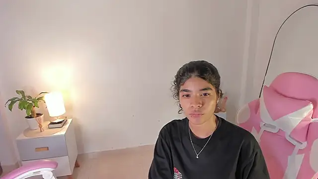 martina roldam online show from 8, 9, 2025