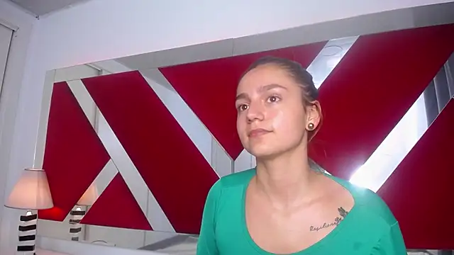 MiaLessie online show from 4, 1, 2025