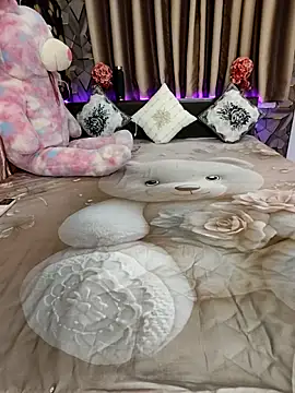 Little  Lia online show from 26, 11, 2025