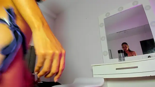 GysellHanson online show from 24, 2, 2025