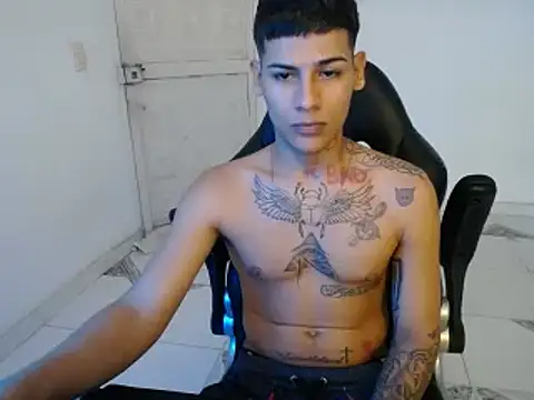 Snapshot of Clyde019 chatting on 28, 12, 2024 Clyde019 online show from 28, 12, 2024