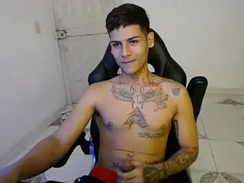 Snapshot of Clyde019 chatting on 1, 1, 2025 Clyde019 online show from 1, 1, 2025