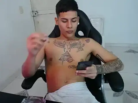 Snapshot of Clyde019 chatting on 24, 1, 2025 Clyde019 online show from 24, 1, 2025