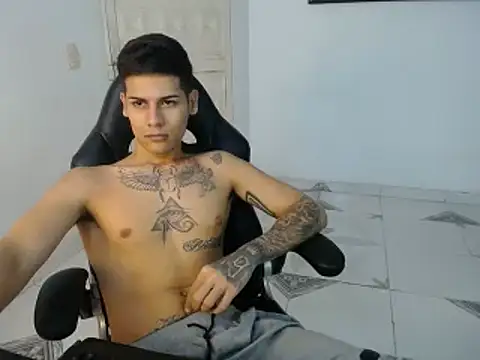 Snapshot of Clyde019 chatting on 4, 2, 2025 Clyde019 online show from 4, 2, 2025