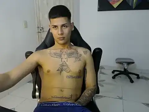 Snapshot of Clyde019 chatting on 8, 2, 2025 Clyde019 online show from 8, 2, 2025