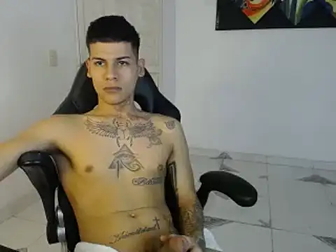 Snapshot of Clyde019 chatting on 10, 2, 2025 Clyde019 online show from 10, 2, 2025