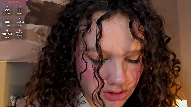 LucyLovelyy online show from 4, 3, 2025