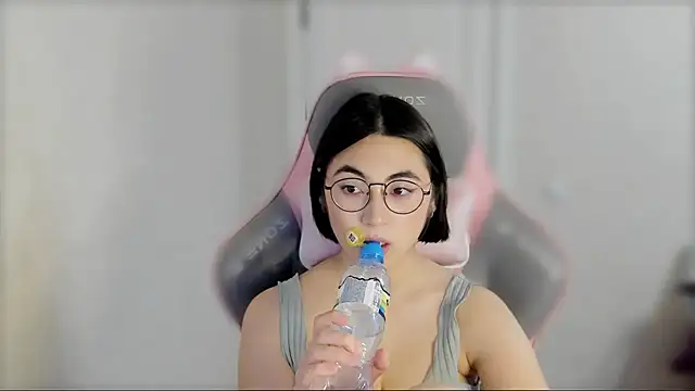  hannah baker online show from 25, 2, 2025