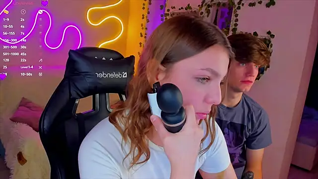 Snapshot of RobertAndLinela chatting on 6, 1, 2025 RobertAndLinela online show from 6, 1, 2025