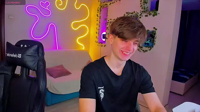 Snapshot of RobertAndLinela chatting on 21, 1, 2025 RobertAndLinela online show from 21, 1, 2025