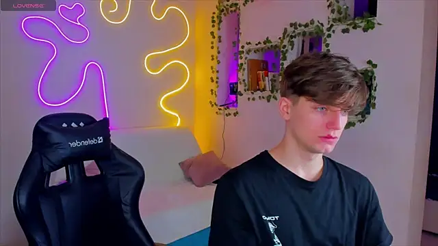 Snapshot of RobertAndLinela chatting on 22, 1, 2025 RobertAndLinela online show from 22, 1, 2025