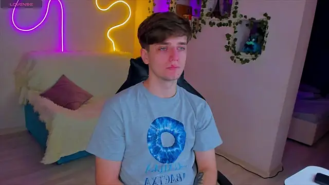 Snapshot of RobertAndLinela chatting on 24, 1, 2025 RobertAndLinela online show from 24, 1, 2025