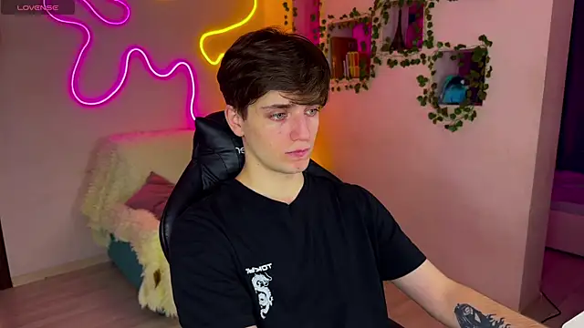 Snapshot of RobertAndLinela chatting on 14, 2, 2025 RobertAndLinela online show from 14, 2, 2025