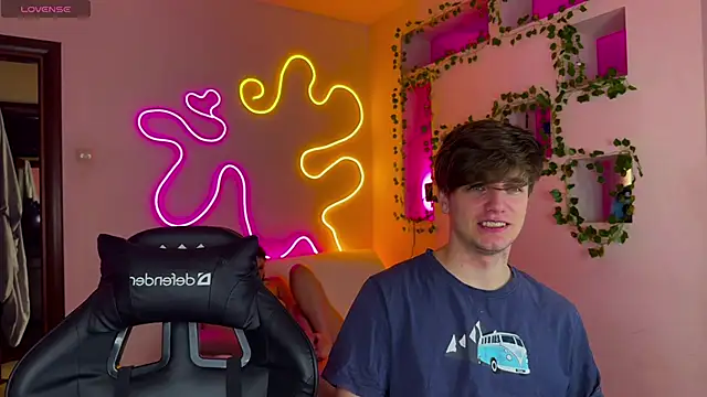 Snapshot of RobertAndLinela chatting on 28, 2, 2025 RobertAndLinela online show from 28, 2, 2025