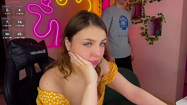 Snapshot of RobertAndLinela chatting on 11, 3, 2025 RobertAndLinela online show from 11, 3, 2025