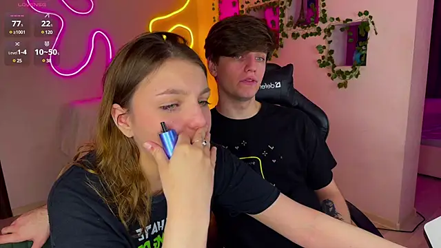 Snapshot of RobertAndLinela chatting on 13, 3, 2025 RobertAndLinela online show from 13, 3, 2025