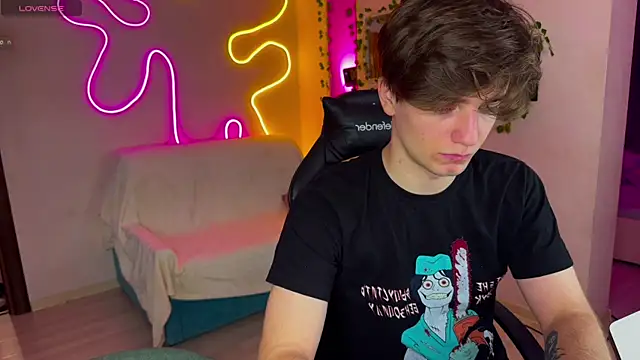 Snapshot of RobertAndLinela chatting on 14, 3, 2025 RobertAndLinela online show from 14, 3, 2025