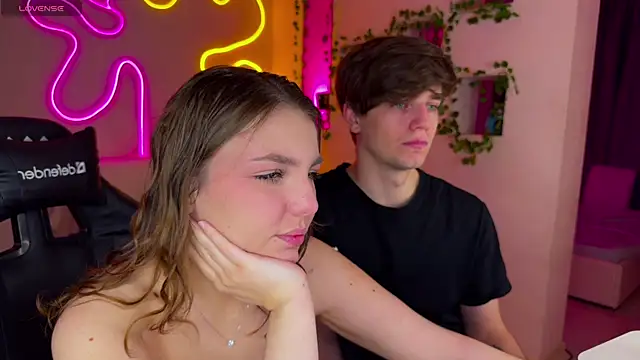 Snapshot of RobertAndLinela chatting on 18, 3, 2025 RobertAndLinela online show from 18, 3, 2025