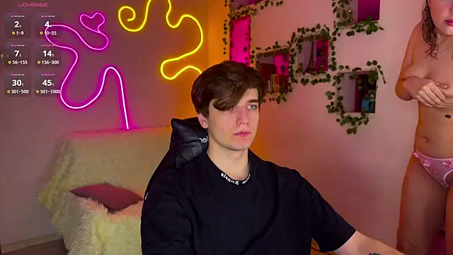 Snapshot of RobertAndLinela chatting on 21, 3, 2025 RobertAndLinela online show from 21, 3, 2025