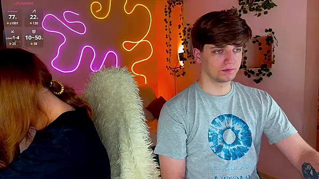 Snapshot of RobertAndLinela chatting on 10, 9, 2025 RobertAndLinela online show from 10, 9, 2025