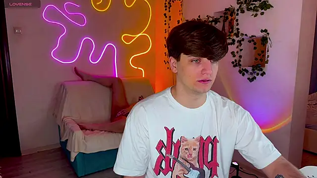 Snapshot of RobertAndLinela chatting on 18, 9, 2025 RobertAndLinela online show from 18, 9, 2025