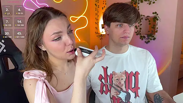 Snapshot of RobertAndLinela chatting on 3, 10, 2025 RobertAndLinela online show from 3, 10, 2025