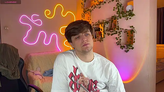 Snapshot of RobertAndLinela chatting on 12, 10, 2025 RobertAndLinela online show from 12, 10, 2025