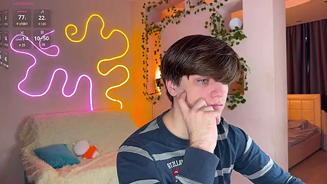 Snapshot of RobertAndLinela chatting on 25, 10, 2025 RobertAndLinela online show from 25, 10, 2025