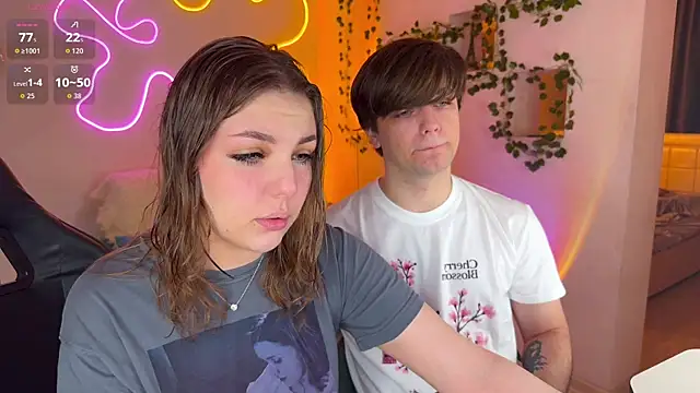 Snapshot of RobertAndLinela chatting on 4, 11, 2025 RobertAndLinela online show from 4, 11, 2025