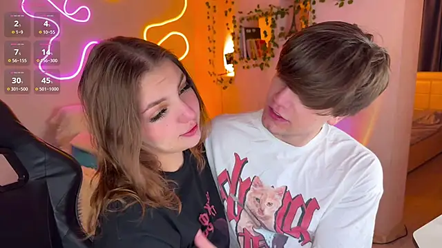 Snapshot of RobertAndLinela chatting on 5, 11, 2025 RobertAndLinela online show from 5, 11, 2025