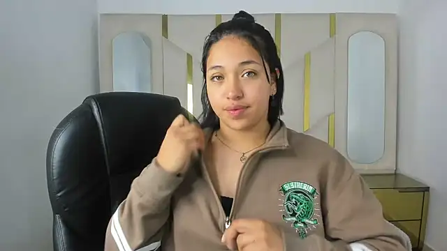 IsabellRodriguez18 online show from 29, 10, 2025