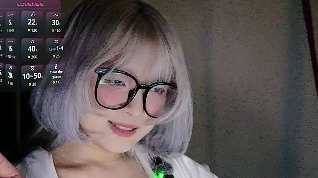 Snapshot of Yu_UwU_ chatting on 30, 10, 2025 Yu UwU  online show from 30, 10, 2025